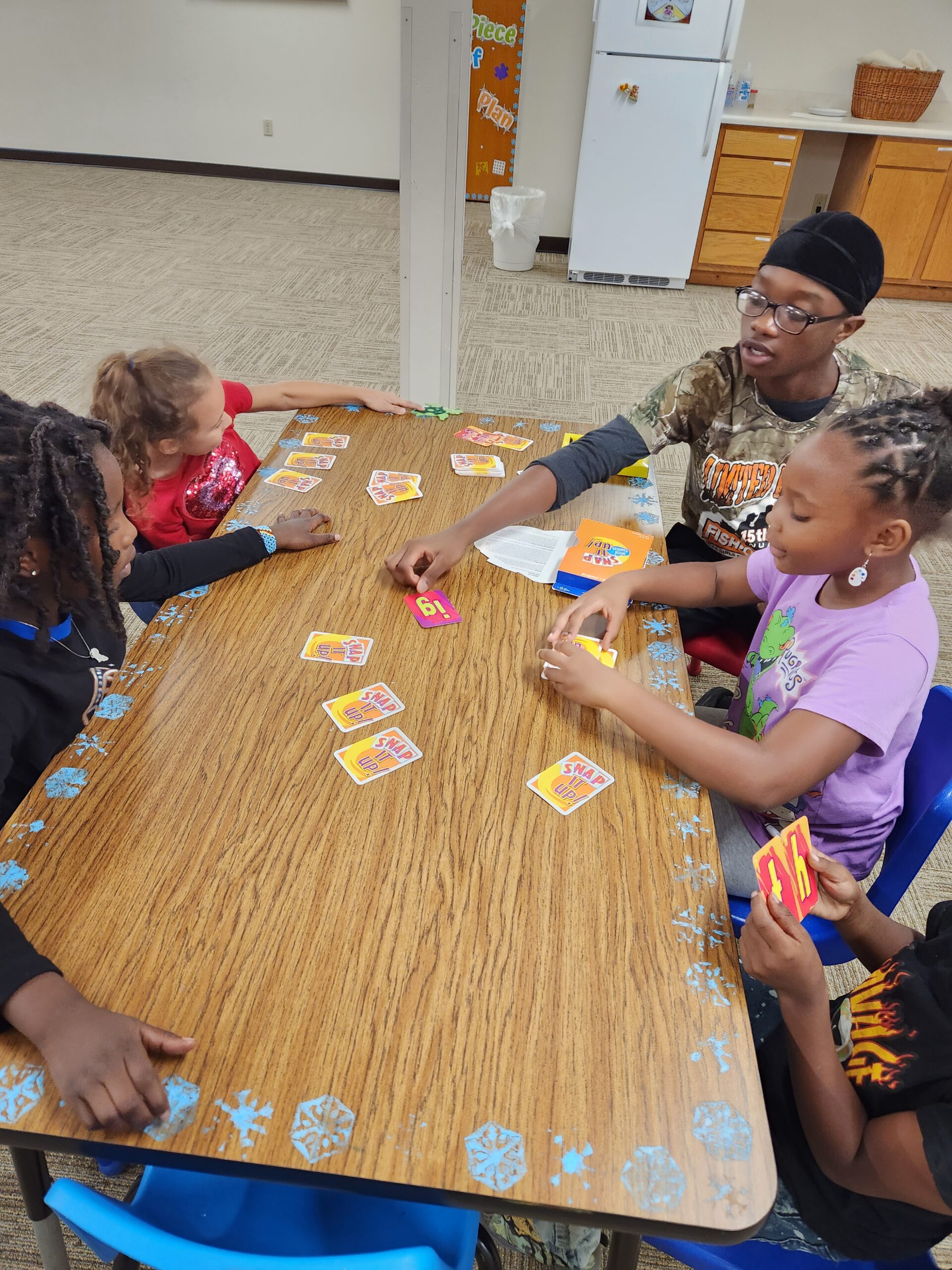 Club kids playing games to improve their reading skills.